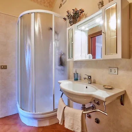 - Foresteria - Frontelago マンデッロ・デル・ラーリオ