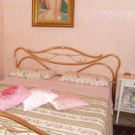 - Foresteria - Frontelago マンデッロ・デル・ラーリオ