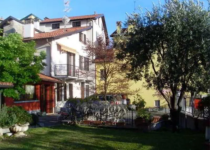 Bed & Breakfast - Foresteria - Frontelago 4*