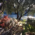 - Foresteria - Frontelago Bed and Breakfast Mandello del Lario