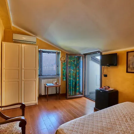 Bed & Breakfast - Foresteria - Frontelago 4*