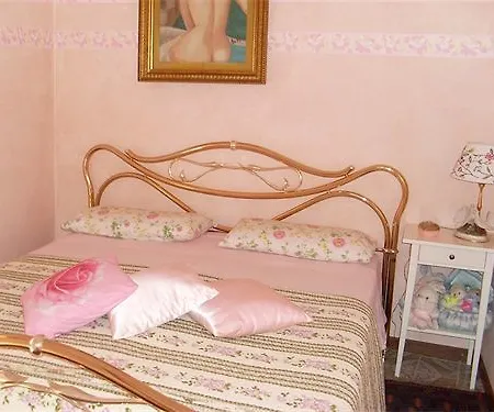فندق مبيت وإفطار - Foresteria - Frontelago مانديلو ديل لاريو