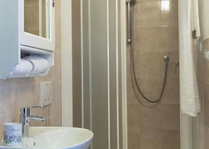 - Foresteria - Frontelago 4* Mandello del Lario