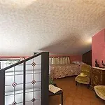 - Foresteria - Frontelago לינה וארוחת בוקר מנדלו דל לאריו