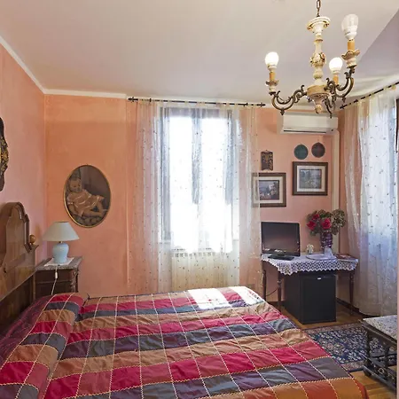 - Foresteria - Frontelago מנדלו דל לאריו