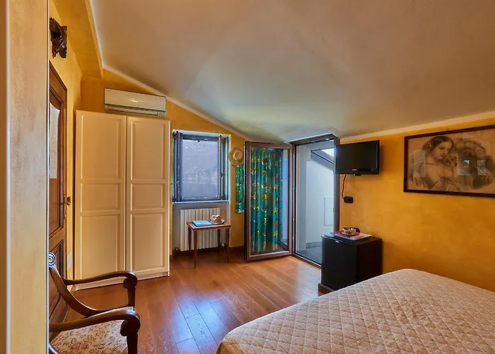 Bed & Breakfast - Foresteria - Frontelago 4*